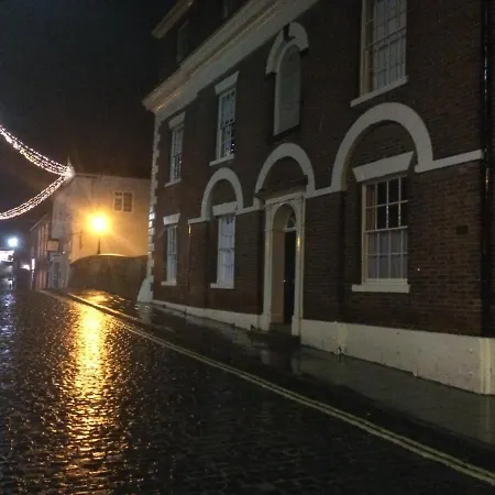 Centre - The Old Committee Room-free Parking *