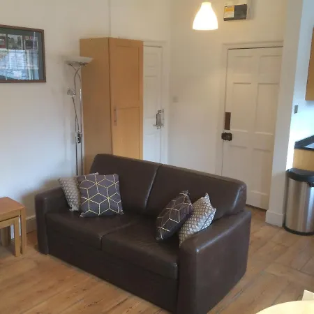 Centre - The Old Committee Room-free Parking