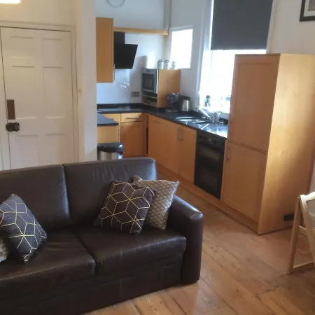 Centre - The Old Committee Room-free Parking *